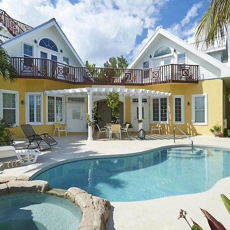 Shangri-La Boutique Bed & Breakfast West Bay Exterior foto
