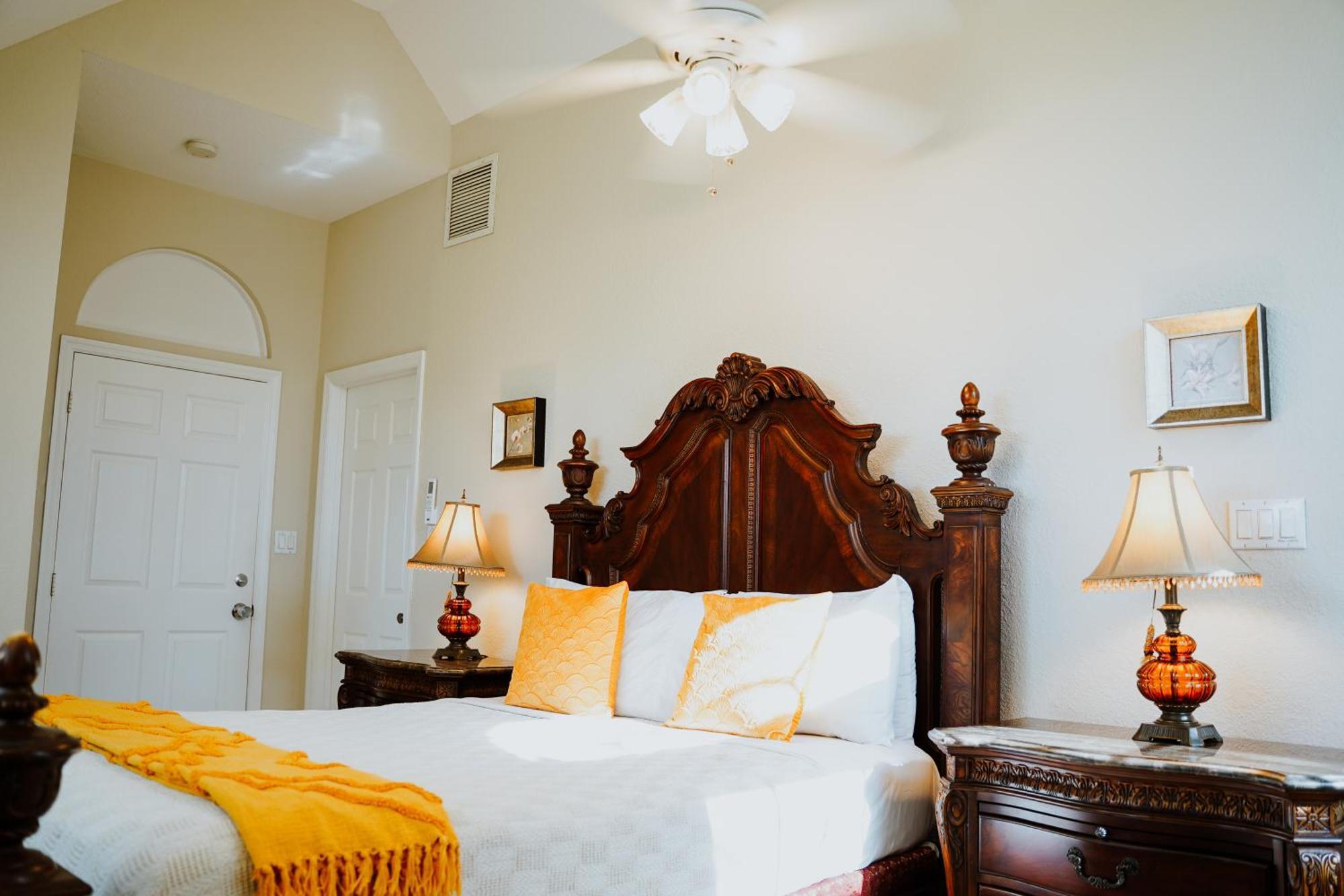 Shangri-La Boutique Bed & Breakfast West Bay Exterior foto