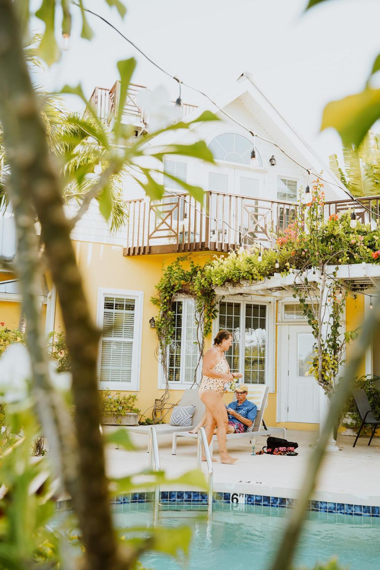 Shangri-La Boutique Bed & Breakfast West Bay Exterior foto