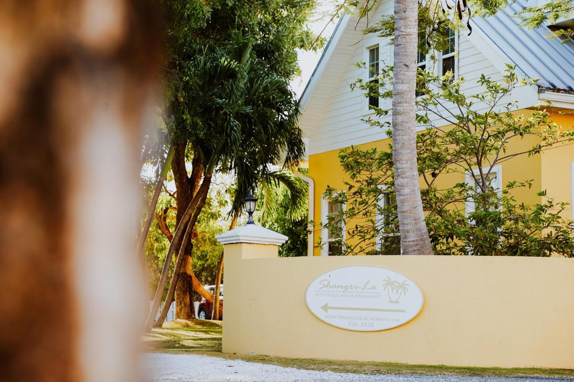 Shangri-La Boutique Bed & Breakfast West Bay Exterior foto