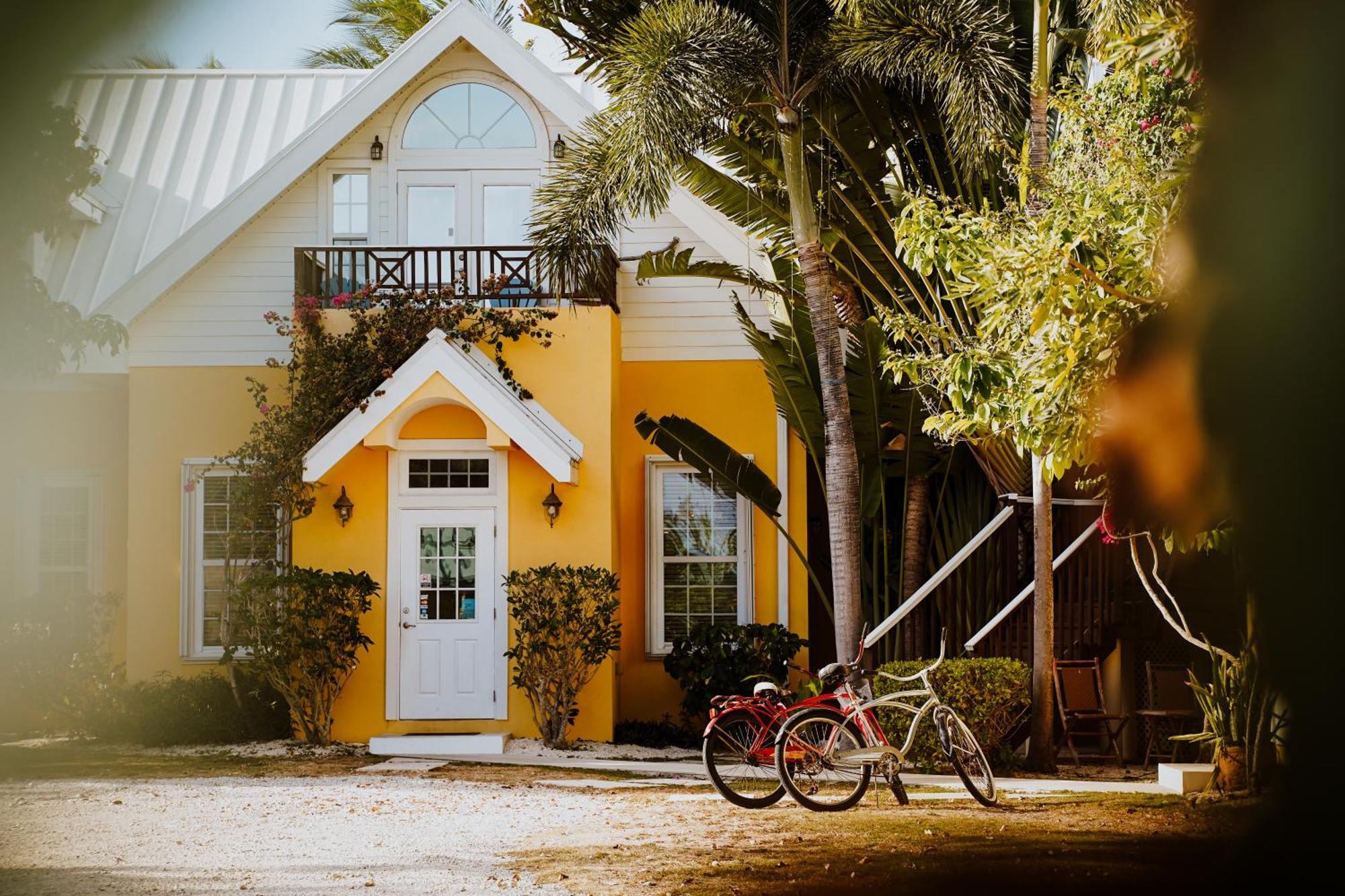Shangri-La Boutique Bed & Breakfast West Bay Exterior foto