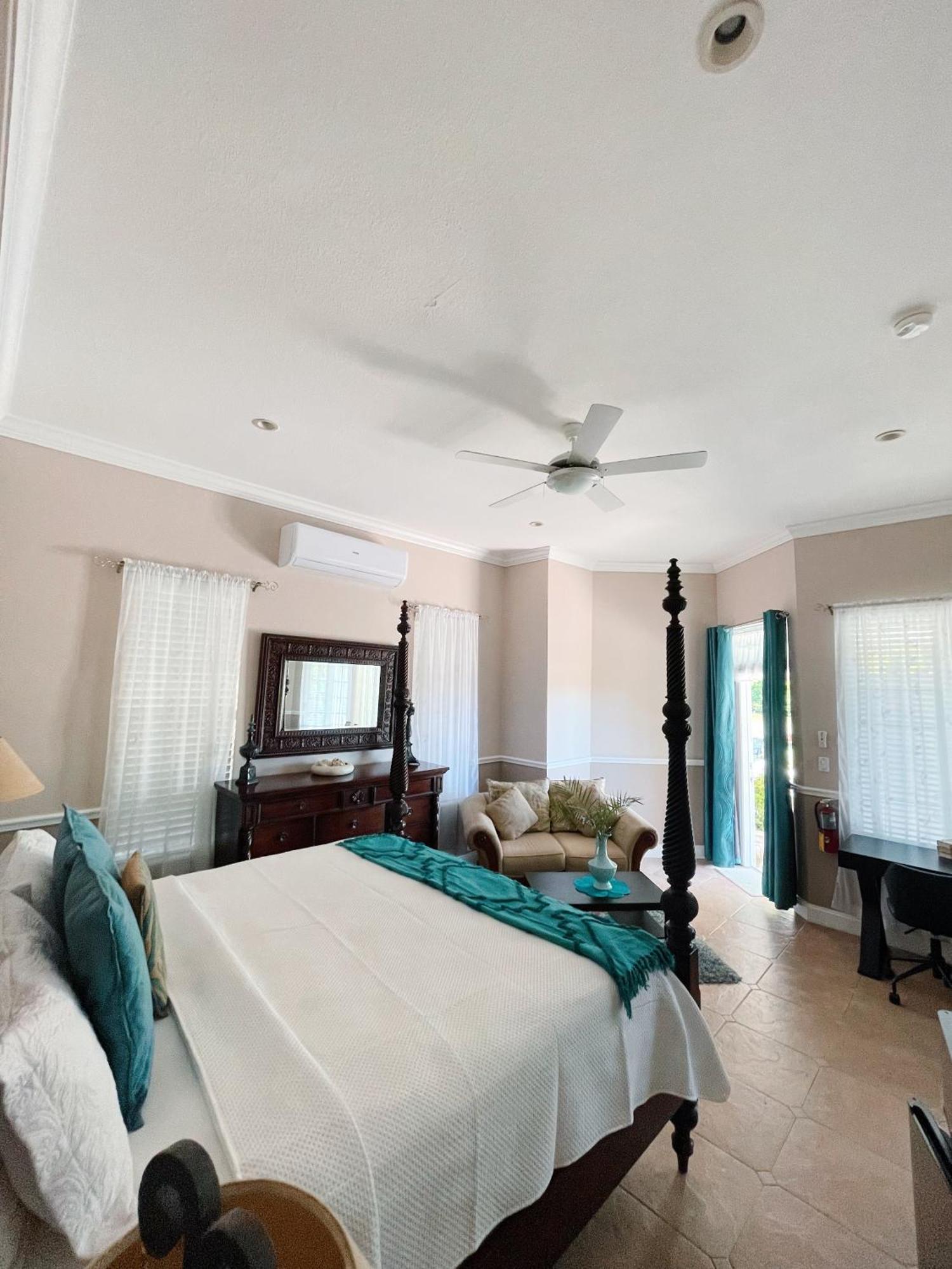 Shangri-La Boutique Bed & Breakfast West Bay Quarto foto