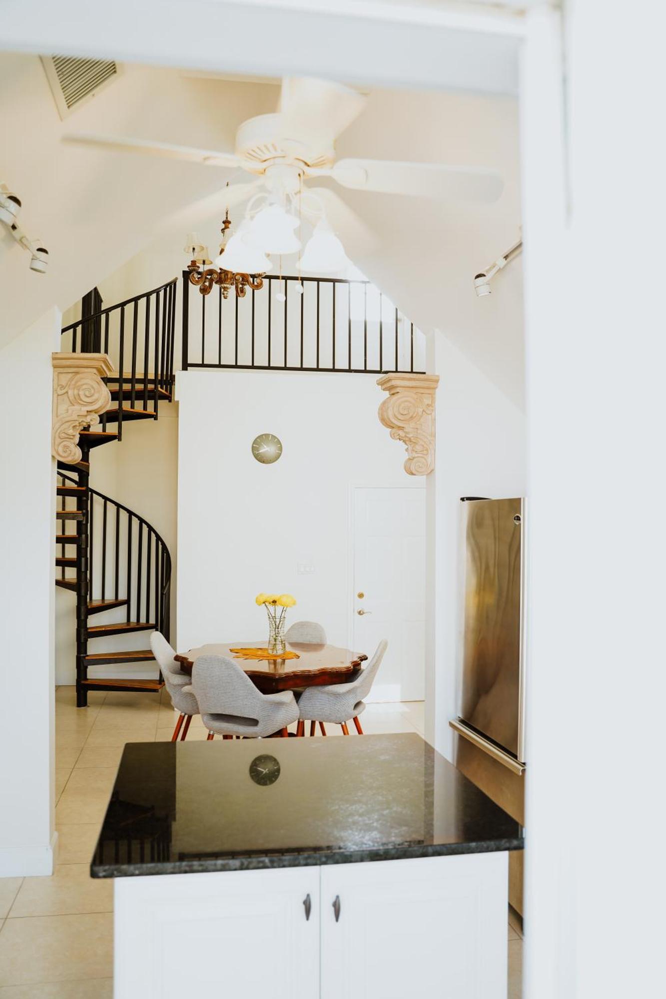 Shangri-La Boutique Bed & Breakfast West Bay Quarto foto