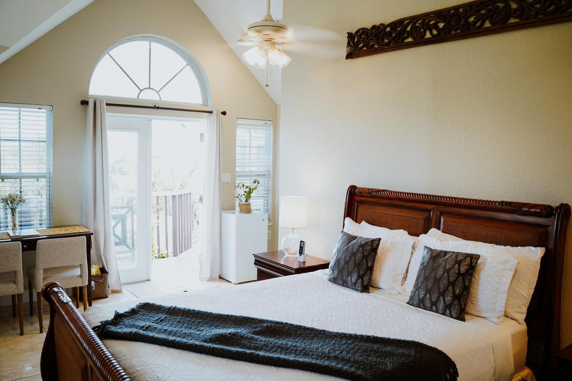 Shangri-La Boutique Bed & Breakfast West Bay Quarto foto