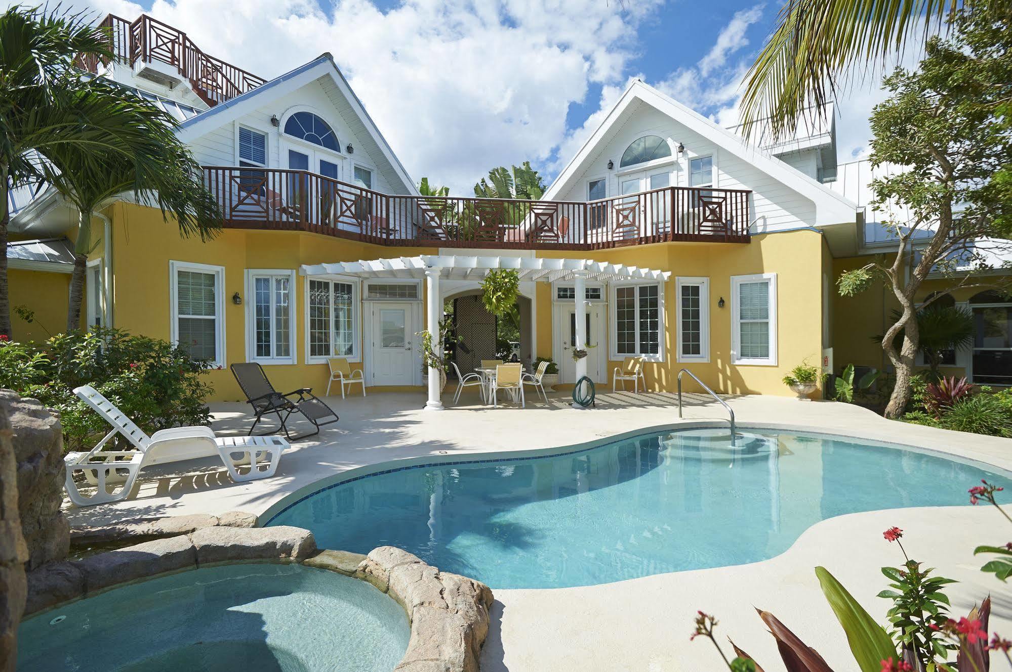 Shangri-La Boutique Bed & Breakfast West Bay Exterior foto